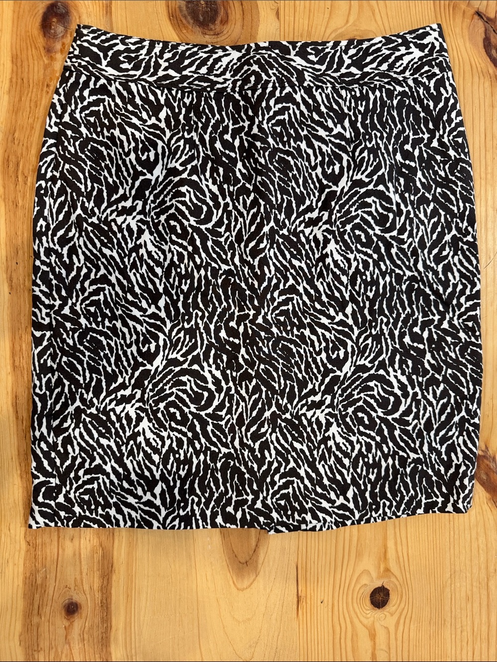 LOFT Black and White Abstract Print Pencil Skirt